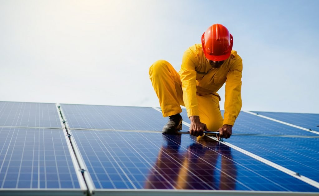 Instalación de paneles solares para obtener Certificados de Ahorro Energético